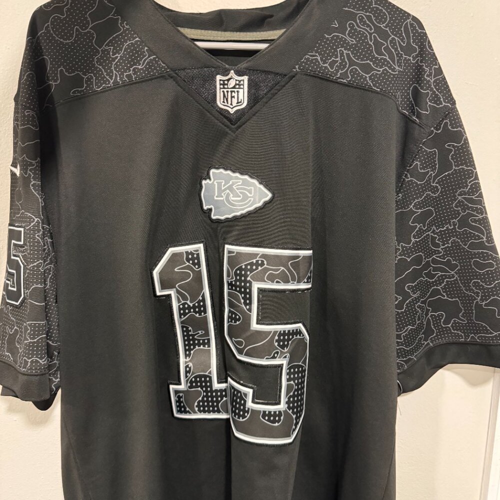 KC CHIEFS - NFL Nike Jersey - Patrick Mahomes #15 - Picture 2 of 6